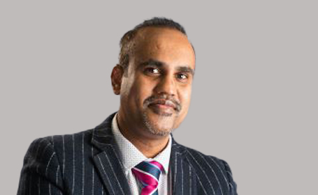 Portrait of Muzzammil Nusrath , Consultant Oral & Maxillofacial/Head & Neck Surgeon