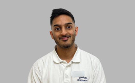 Portrait of Omair Farooqi , Specialist Respiratory Physiotherapist 