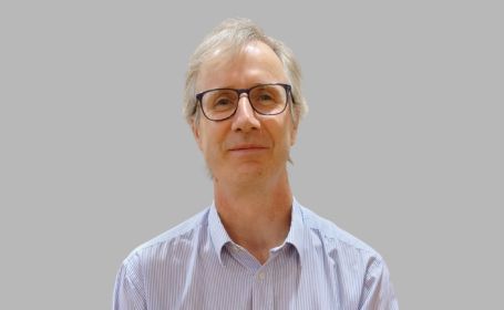 Portrait of Mr Robert Sneath , Consultant Orthopaedic Spinal Surgeon
