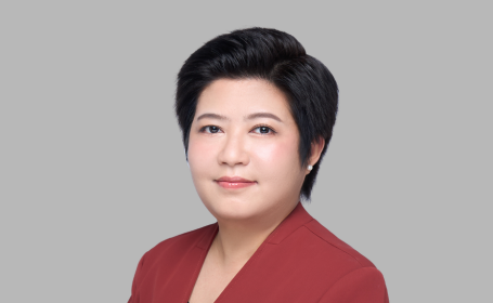 Portrait of Dr Yin Mon Aung , Consultant Ophthalmologist 