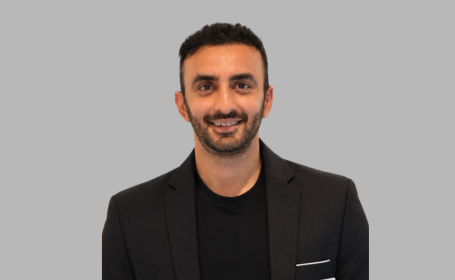 Portrait of Dr Rameez Sattar , Consultant Musculoskeletal, Sports and Exercise  Medicine