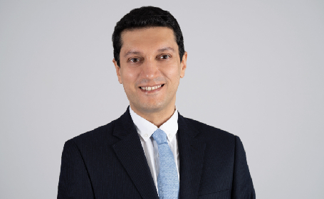 Portrait of Mr Reza Moosavi , Consultant Ophthalmic Surgeon