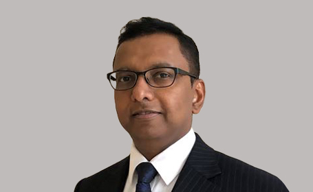 Portrait of Mr Veluppillai Vathanan , Consultant Obstetrician & Gynaecologist