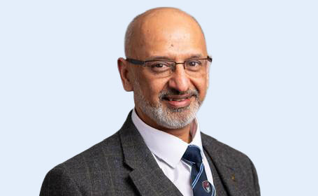Portrait of Mr Mohammad J Iqbal , Consultant Orthopaedic Surgeon