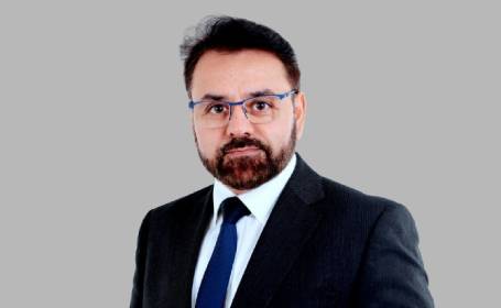 Portrait of Mr Shakir Hussain , Consultant Arthroplasty Surgeon