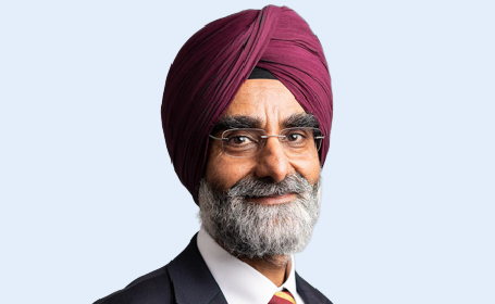 Portrait of Mr Maninder Singh Kalkat , Consultant Cardiothoracic Surgeon
