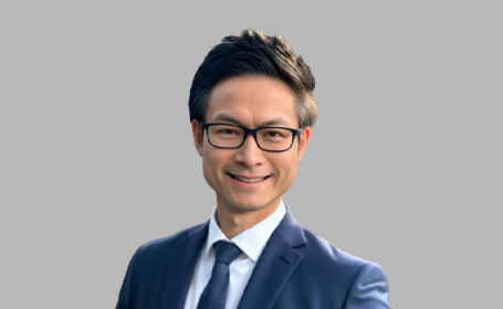 Portrait of Mr Quen Tang , Consultant Shoulder & Elbow Surgeon