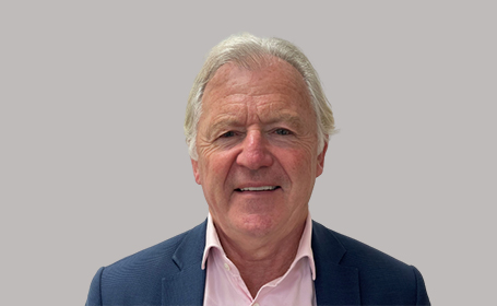 Portrait of Mr Russell Macdonald , Consultant Gynaecologist