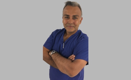Portrait of Dr Ravi Singh , Orthopaedic Consultant