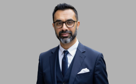 Portrait of Mr Razi Zaidi , Consultant Trauma and Orthopaedic Surgeon 