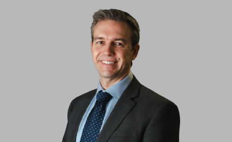 Portrait of Mr Daniel Rolton , Consultant Spinal Surgeon