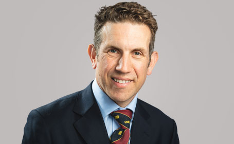 Portrait of Mr Nev Davies , Consultant Orthopaedic Surgeon