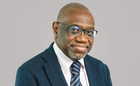 Portrait of Mr Shawn Tavares , Consultant Orthopaedic Surgeon