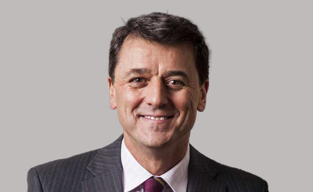 Portrait of Mr Vaughan Tanner , Consultant Ophthalmic, Cataract and Vitreoretinal Surgeon