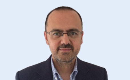 Portrait of Dr George Raptis , Consultant in Paediatric Allergy