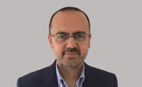 Portrait of Dr George Raptis , Consultant in Paediatric Allergy