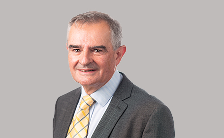 Portrait of Dr Howard McAlpine , Consultant Cardiologist