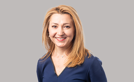 Portrait of Dr Karina Datsun , Consultant Gynaecologist