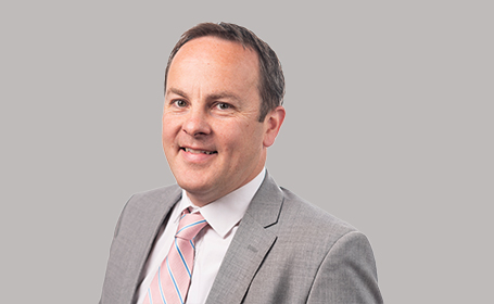 Portrait of Dr Nick MacLeod , Consultant Clinical Oncologist