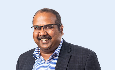Portrait of Dr Sarju Mathew , Consultant Gynaecologist & Obstetrician