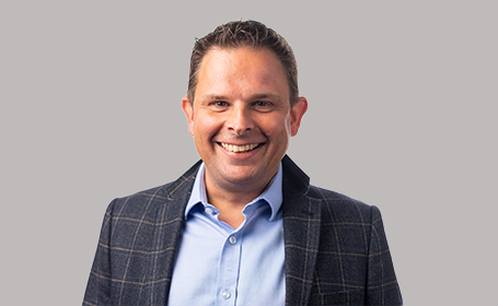 Portrait of Dr Andrew Inglis , Consultant Ophthalmologist