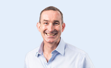 Portrait of Mr Jonathan Dearing , Consultant Orthopaedic Knee & Sports Injuries Surgeon