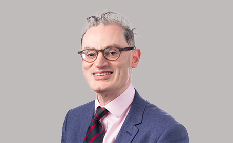 Portrait of Mr Khaver Qureshi , Clinical Director and Consultant Urological and Robotic Surgeon