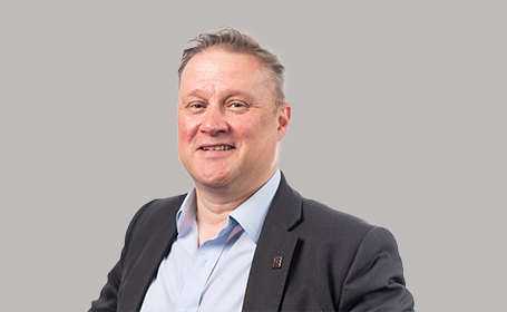 Portrait of Mr Jim McCaul , Consultant Oral Maxillofacial Surgeon