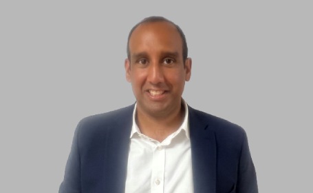 Portrait of Dr Sampath De Silva , Consultant Gastroenterologist and Hepatologist