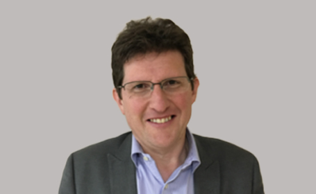 Portrait of Ian James Hart , Consultant in Pain Medicine and Anaesthetics