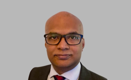 Portrait of Mr Sivan Sivaloganathan , Consultant Orthopaedic Surgeon