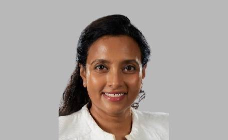 Portrait of Miss Varajini Joganathan , Consultant Ophthalmologist and Oculoplastic Surgeon