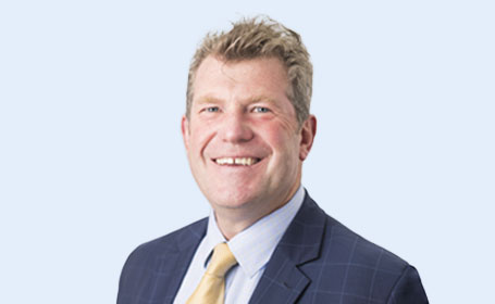 Portrait of Mr Julian Flynn , Consultant Orthopaedic & Trauma Surgeon