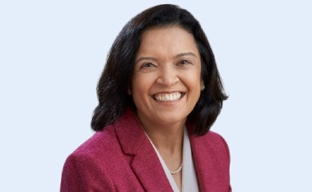 Portrait of Professor Ranee Thakar , Consultant Obstetrician & Gynaecologist