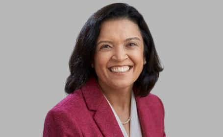 Portrait of Professor Ranee Thakar , Consultant Obstetrician & Gynaecologist