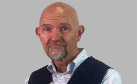 Portrait of Mr Jonathan Walczak , Consultant Orthopaedic & Trauma Surgeon