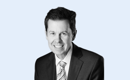 Portrait of Simon Horgan , Consultant Ophthalmologist 