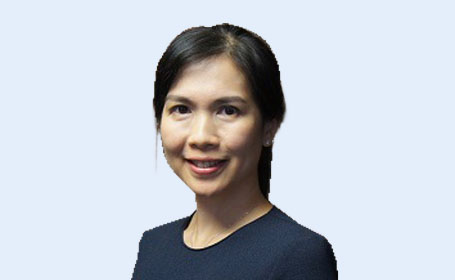 Portrait of Dr Theng Lew , Consultant Dermatologist