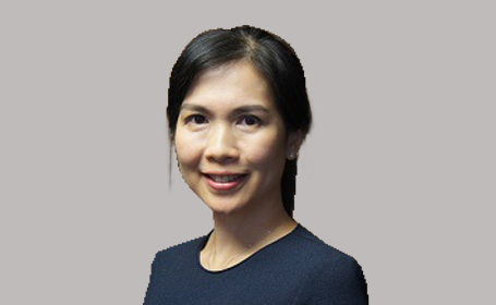 Portrait of Dr Theng Lew , Consultant Dermatologist