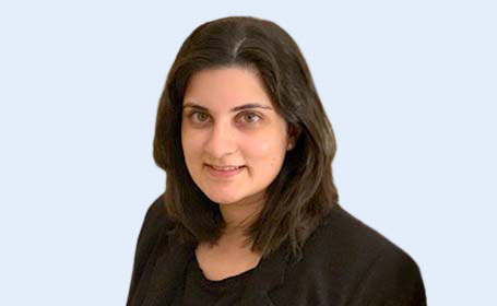 Portrait of Adeela Malik , Consultant Ophthalmic and Oculoplastic Cosmetic Surgeon.