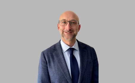 Portrait of Adam Sierakowski , Consultant Plastic Surgeon