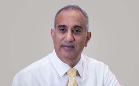 Portrait of Mr Rajesh Aggarwal , Consultant Ophthalmic Surgeon