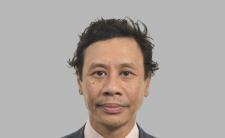 Portrait of Dr Moe Kyaw , Consultant Gastroenterologist