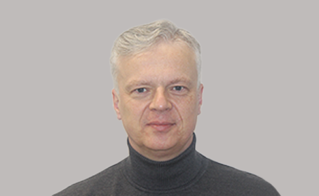 Portrait of Mr Richard Hampton , Consultant Orthopaedic Surgeon