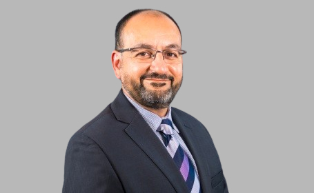 Portrait of Dr Omar Din , Consultant and Honorary Senior Lecturer in Clinical Oncology