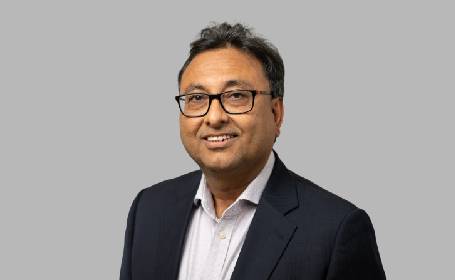Portrait of Dr Vineet Mahajan , Consultant in Pain Medicine & Anaesthesia