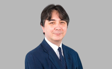 Portrait of Mr Nicholas Lee , Consultant Oral and Maxillofacial Surgeon