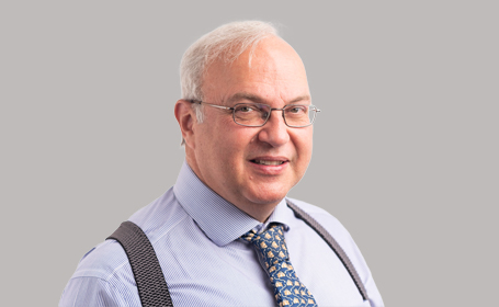 Portrait of Dr Ehoud (Udi) Shmueli , Consultant Physician & Gastroenterologist