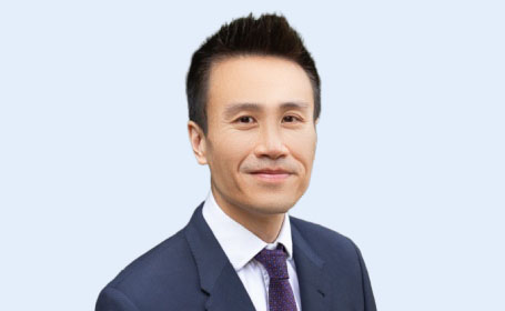 Portrait of Dr Wing Chu , Consultant in Sport & Exercise Medicine