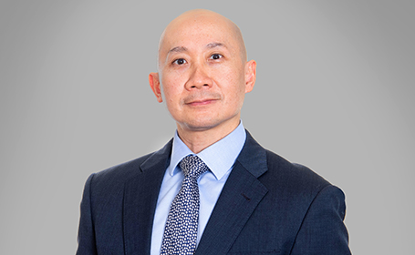 Portrait of Leong Yoon Hiew , Consultant Plastic Surgeon